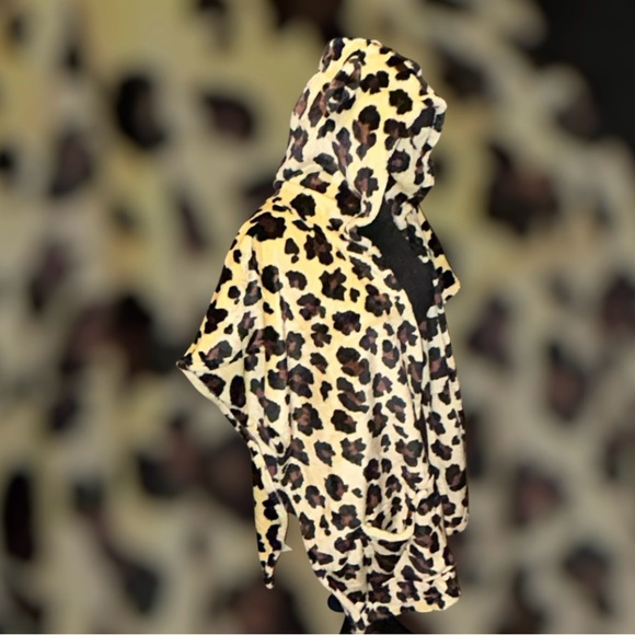 Wearable Animal Hooded Leopard Wrap Soft & Cozy Blanket Throw Shawl Pockets New - Picture 8 of 16